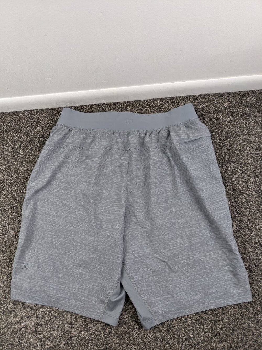 Lululemon Shorts T.H.E. Short 9" Linerless Heather Sea Salt Gray Mens Medium - Picture 4 of 7